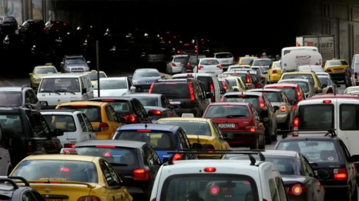 Κίνηση στους δρόμους: Μποτιλιαρισμένος ο Κηφισός και στα δύο ρεύματα