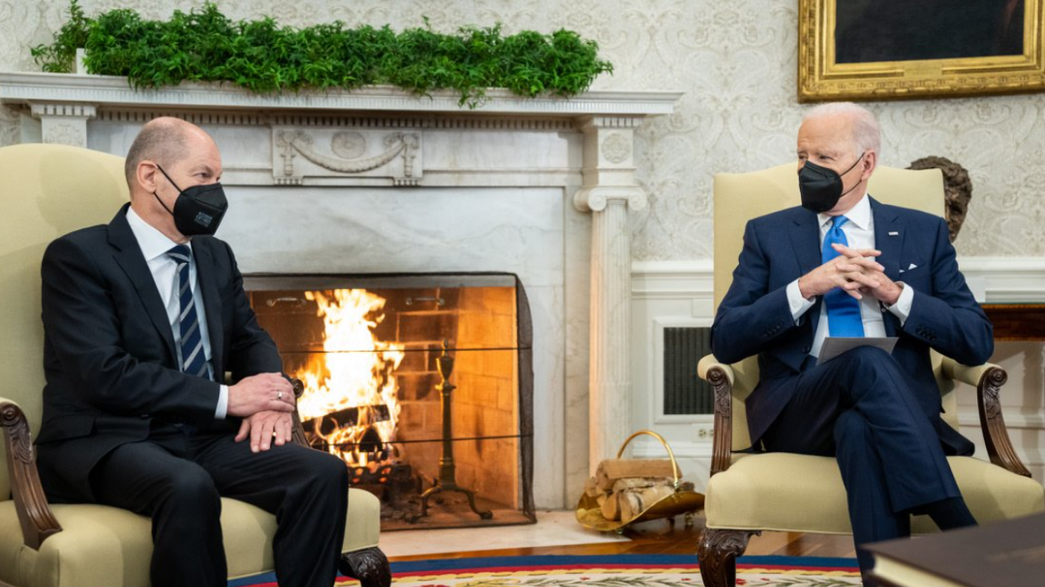 Ουκρανία: Μπάιντεν και Σολτς ζητούν από τη Μόσχα «πραγματικά μέτρα αποκλιμάκωσης»