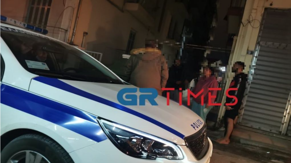 Θεσσαλονίκη:Eπιχείρησε να «μπουκάρει» με το αυτοκίνητο στο σπίτι της πρώην συντρόφου του (βίντεο και φωτογραφίες)