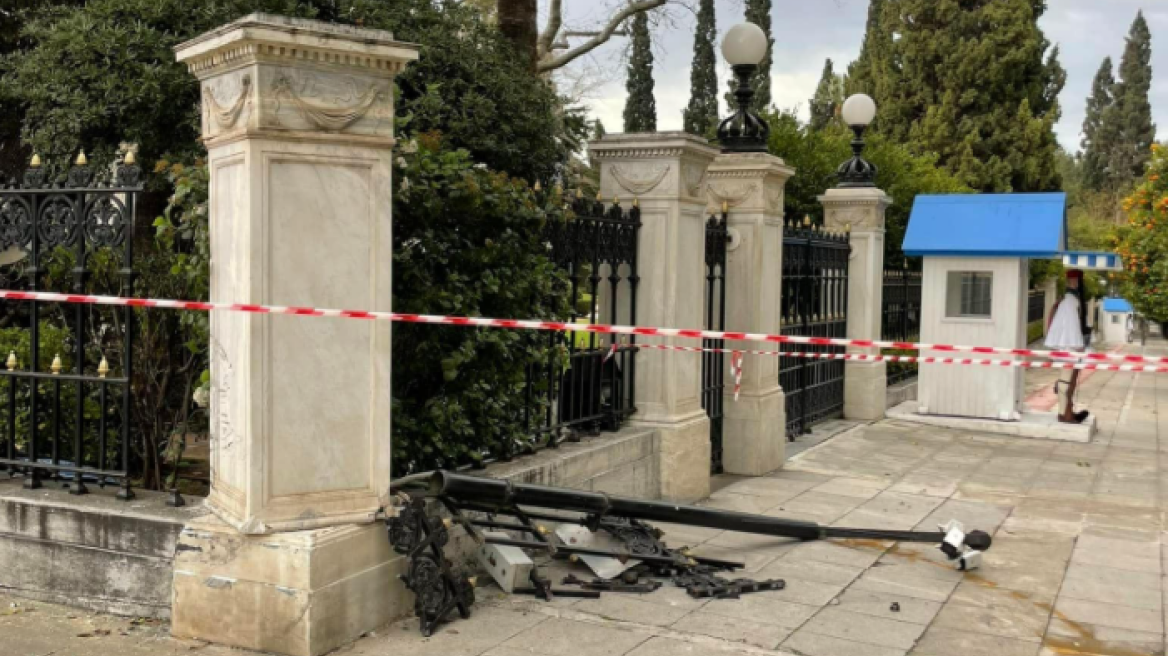 Τροχαίο: Μεθυσμένος οδηγός τράκαρε έξω από το προεδρικό μέγαρο και γκρέμισε το κάγκελο!