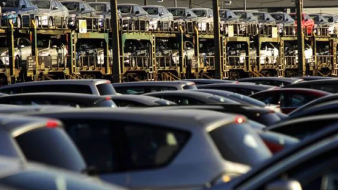 Ρωσία: Αναστέλλονται οι παραδόσεις νέων αυτοκινήτων