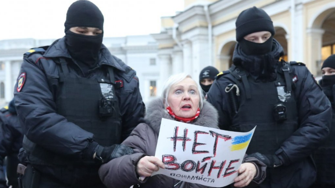 Πόλεμος στην Ουκρανία: Πάνω από 400 συλλήψεις στη Ρωσία σε αντιπολεμικές διαδηλώσεις - Δείτε βίντεο