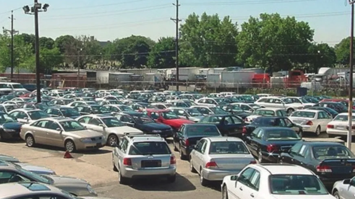 Πρεμιέρα για το Περιβαλλοντικό Τέλος στα παλιά ΙΧ - 1.000 ευρώ η επιβάρυνση