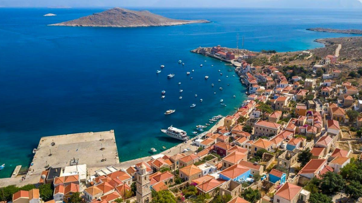 Το Μαξίμου έστειλε σύγχρονο μηχάνημα ανέλκυσης αλιευτικών σκαφών στη Χάλκη