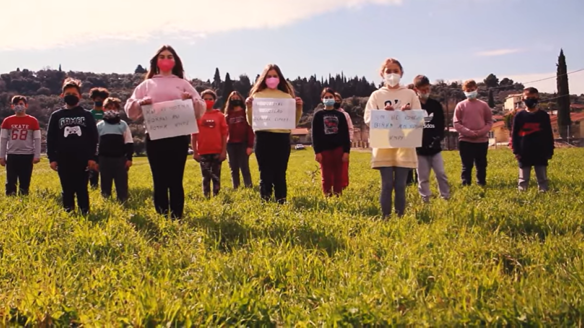 Το αντιπολεμικό βίντεο μαθητών στην Ηλεία - Η μητέρα της σημαιοφόρου είναι από τη Ρωσία και ο πατέρας από Ουκρανία