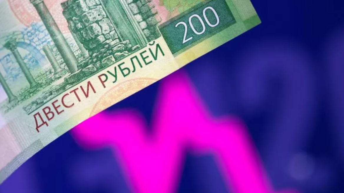 Ράλι 40% για το ρούβλι μετά την εισβολή στην Ουκρανία - Κακά μαντάτα για τη Ρωσία