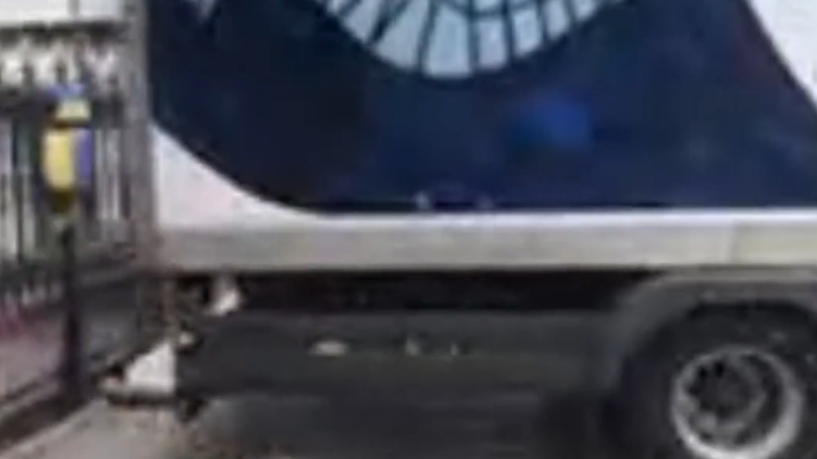 Πόλεμος στην Ουκρανία: Φορτηγό έπεσε στην είσοδο της ρωσικής πρεσβείας στο Δουβλίνο