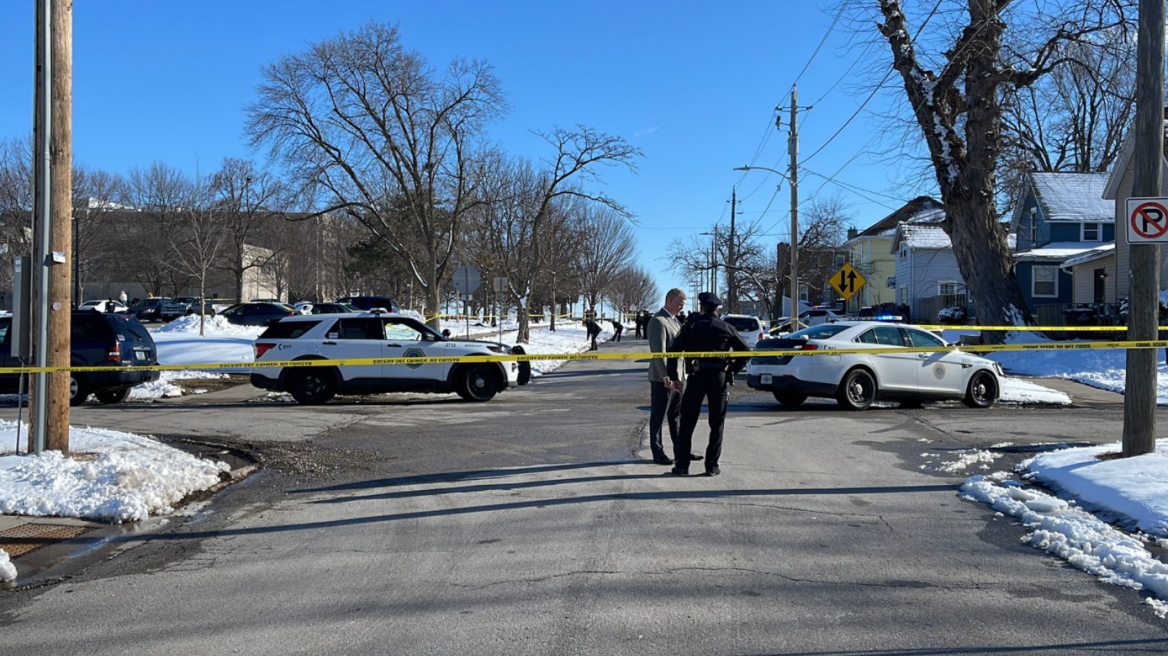 ΗΠΑ: Πυροβολισμοί μπροστά σε λύκειο στην Άιόβα - Ένας έφηβος νεκρός και δυο τραυματίες - Δείτε βίντεο