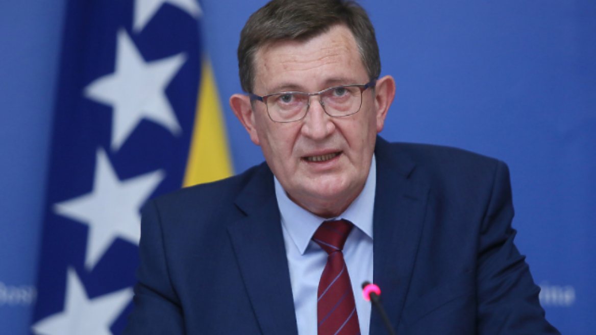 Βοσνία: Υπουργός ξέχασε σε γεύμα, τσαντάκι με 20.000 ευρώ