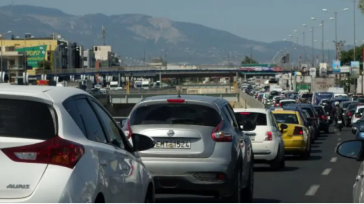 Κίνηση στους δρόμους: Καραμπόλα φορτηγού με 2 ΙΧ στην Αθηνών - Λαμίας, καθυστερήσεις και στην Αττική Οδό 