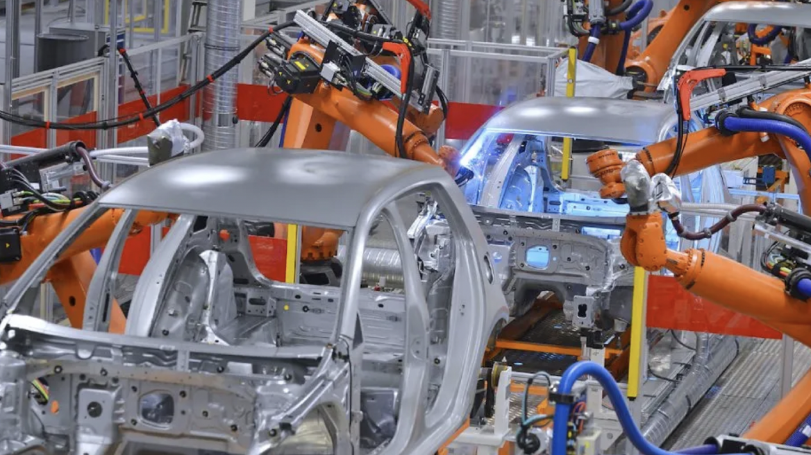 Η εισβολή στην Ουκρανία φρενάρει τις VW και Porsche