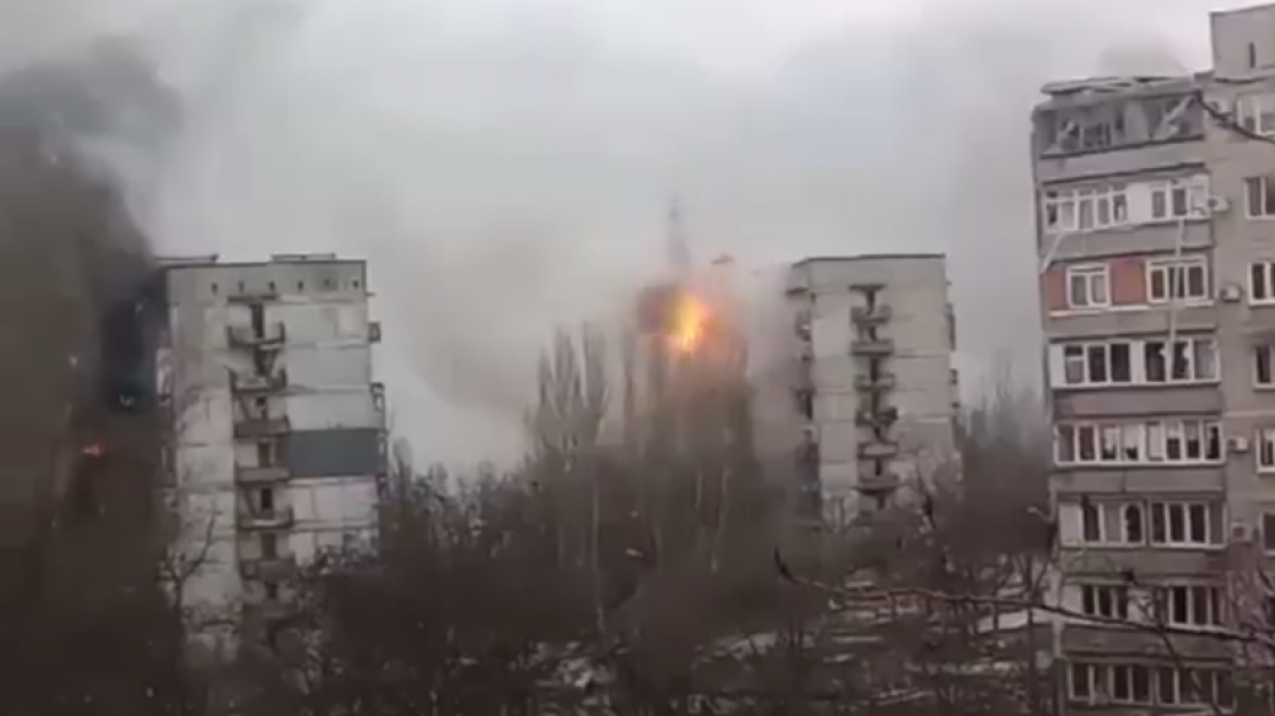 Πόλεμος στην Ουκρανία: Η ισοπεδωμένη Μαριούπολη από ψηλά - Δείτε βίντεο