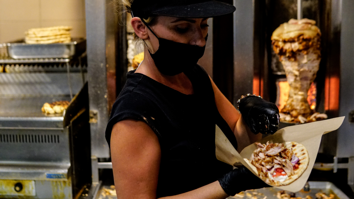 Τα οβελιστήρια της Θεσσαλονίκης διαμαρτύρονται: Το σάντουιτς με γύρο θα φτάσει τα 4 ευρώ την επόμενη εβδομάδα