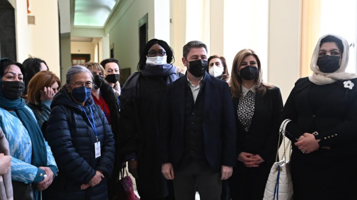 Νίκος Ανδρουλάκης: Συναντήθηκε με γυναίκες πρόσφυγες 