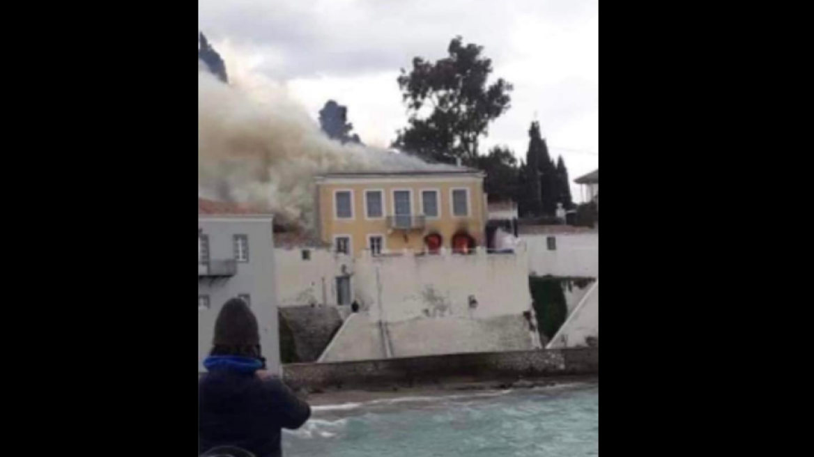 Στις φλόγες η νεοκλασική κατοικία Καλλιγά  στις Σπέτσες