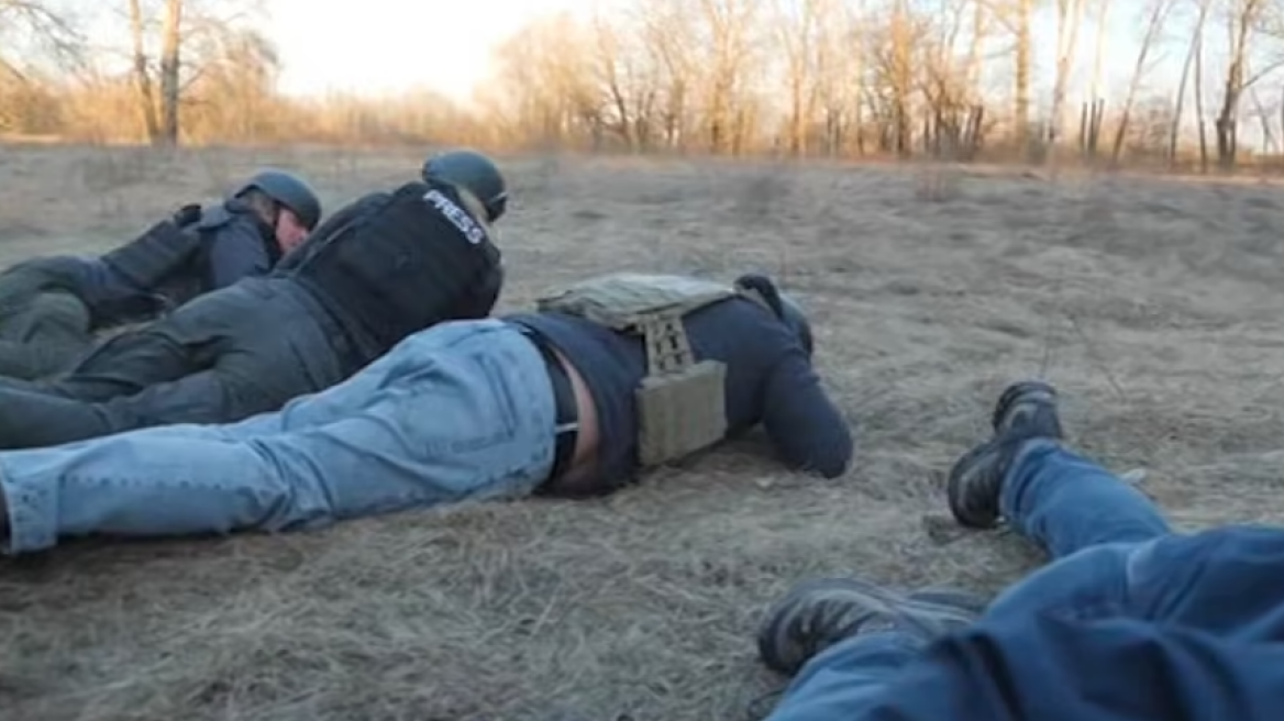 Πόλεμος στην Ουκρανία: Δραματικές στιγμές για συνεργείο του Sky News που δέχεται ρωσικά πυρά - Δείτε βίντεο