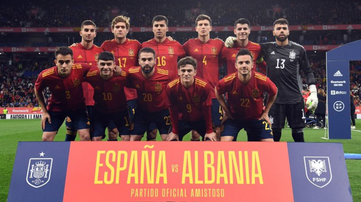 H εθνική ποδοσφαίρου της Ισπανίας επέστρεψε μετά από 18 χρόνια στη Βαρκελώνη - Δείτε βίντεο 