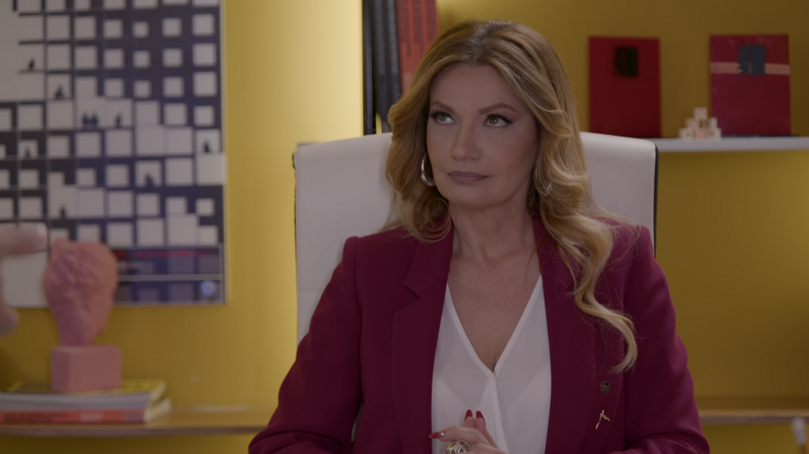 Άσε μας ρε μαμά: Η Ρωξάνη σκέφτεται να απολύσει τη Νικόλ