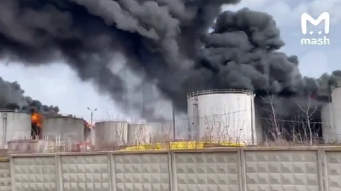 Ρωσία: Επιμένουν ότι ουκρανικοί πύραυλοι έπληξαν την αποθήκη πυρομαχικών στην πόλη Μπέλγκοροντ