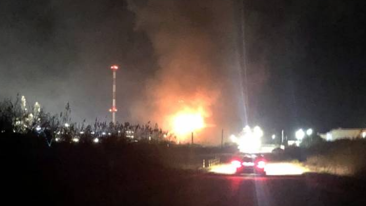 Σβήστηκε η φωτιά που ξέσπασε σε εγκαταστάσεις πετρελαίων στην Καβάλα