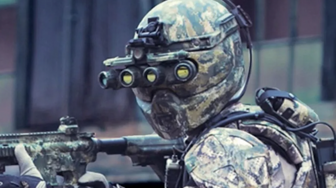 Μακρόν: Μετά τη νίκη φέρνει τους... Robocop στρατιώτες