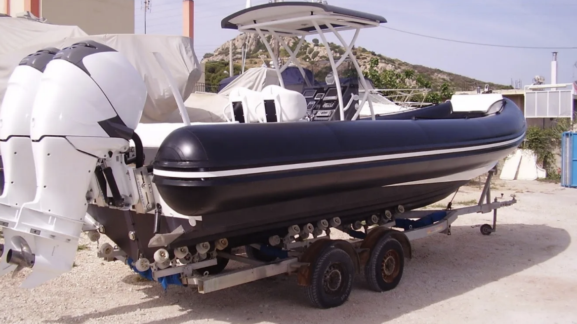 Στο σφυρί φουσκωτά RIB από 50 ευρώ και chris-craft από 200 ευρώ!