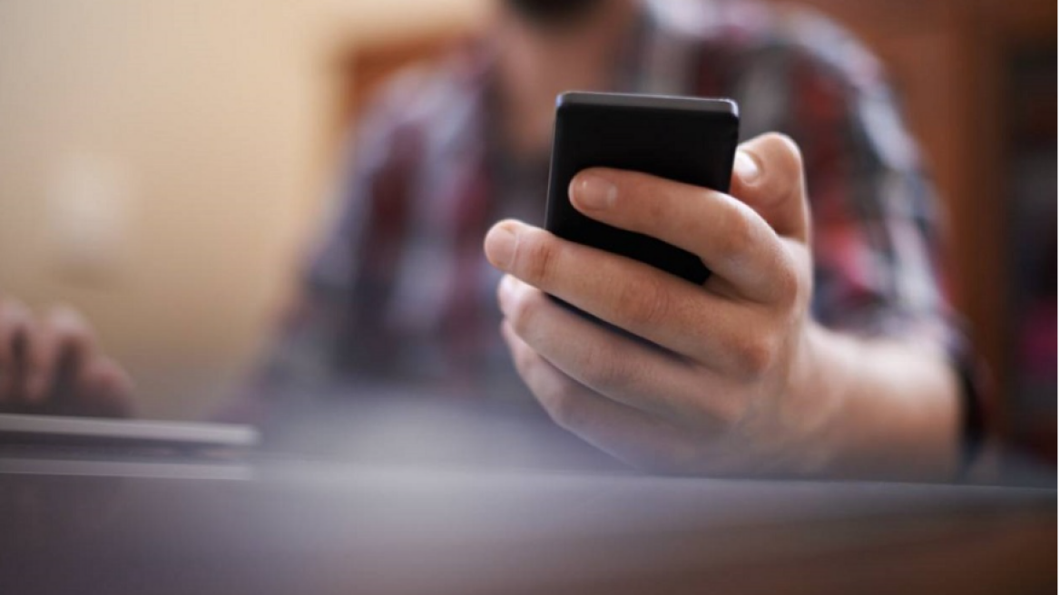 Σάμος: Έταξε επιστροφή φόρου σε ηλικιωμένη και της πήρε 8.600 ευρώ