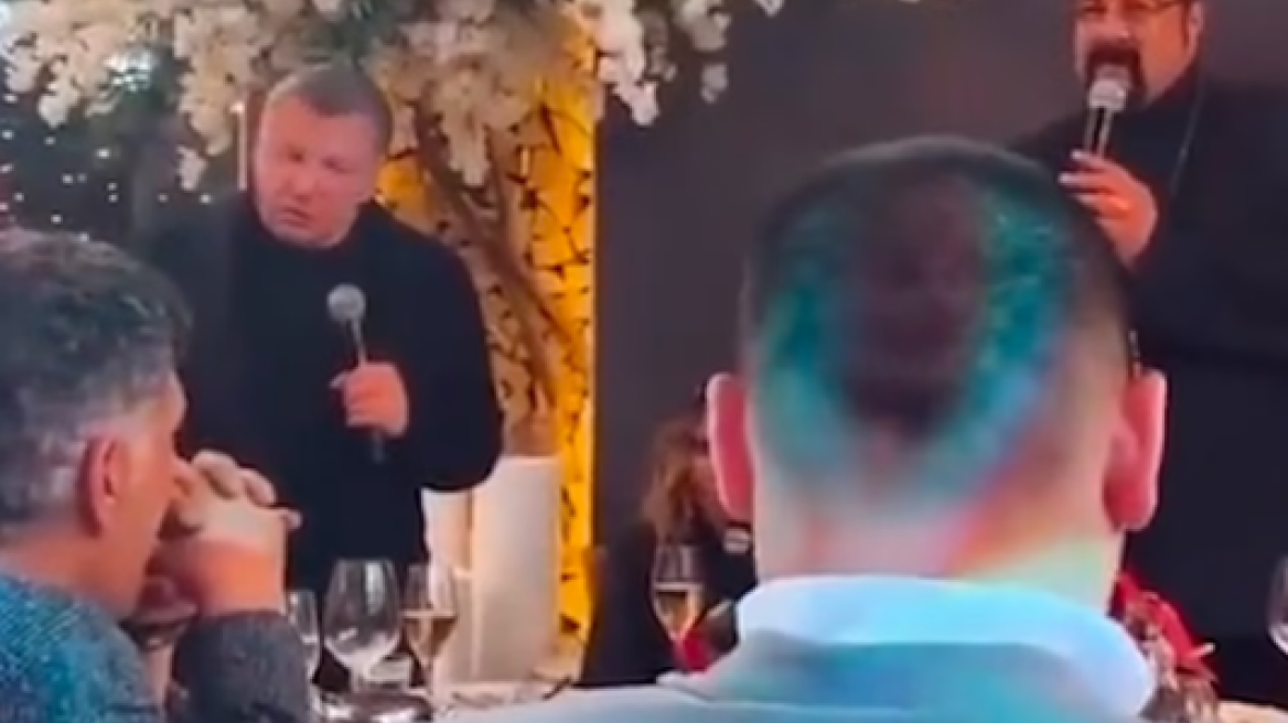 Ο Στίβεν Σιγκάλ γιόρτασε τα γενέθλιά του στη Μόσχα μαζί με στενούς συνεργάτες του Πούτιν