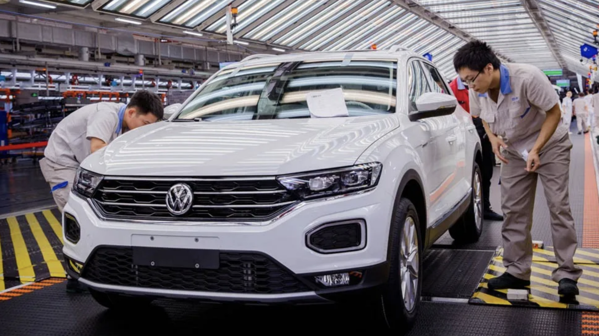 Σανγκάη: Γιατί η VW έχει... κλειδώσει τους εργάτες της;