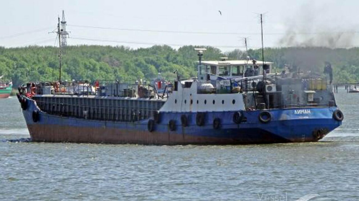 Τυνησία: Κίνδυνος για περιβαλλοντική καταστροφή μετά τη βύθιση δεξαμενόπλοιου