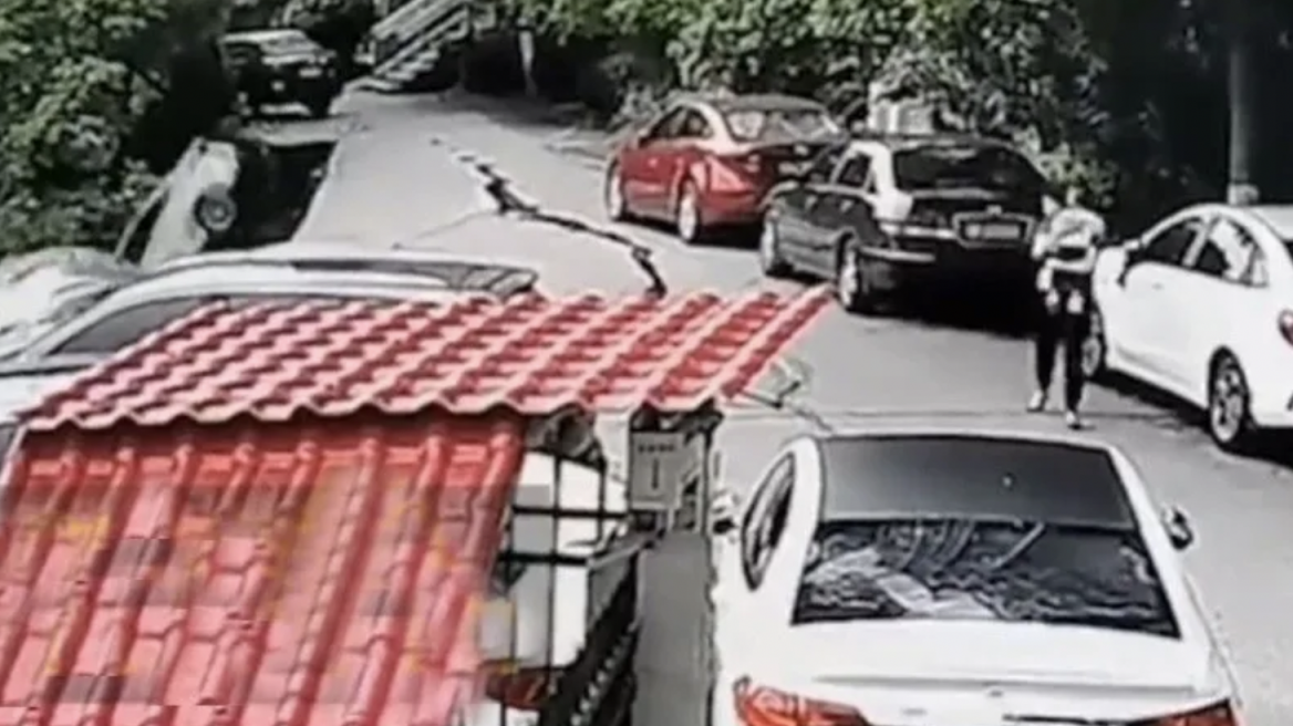 Το πάρκινγκ του τρόμου και η πιο τυχερή μητέρα του κόσμου! (+video)