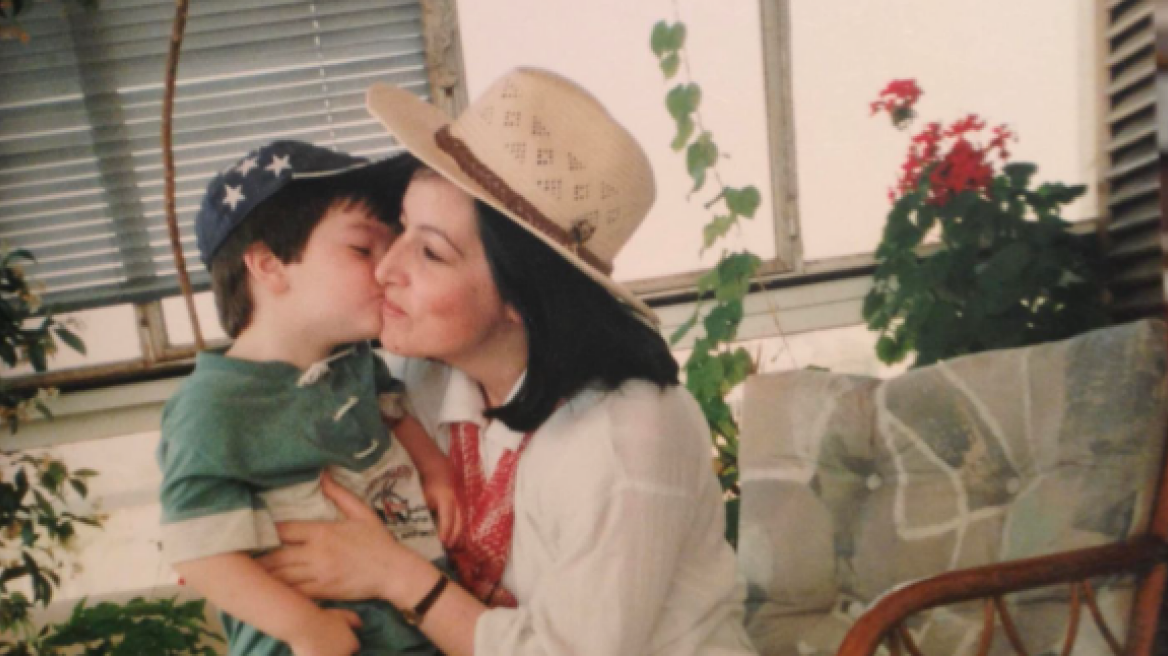 Διαμαντοπούλου: Σε στίχους του γιου της το νέο τραγούδι του Κωνσταντίνου Αργυρού