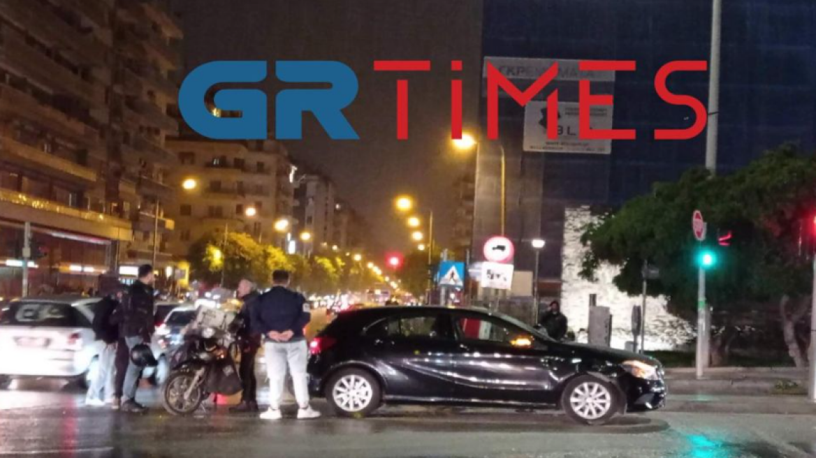 Τροχαίο στη Θεσσαλονίκη: Σύγκρουση ΙΧ με μοτοσικλέτα - Στο νοσοκομείο ένας τραυματίας