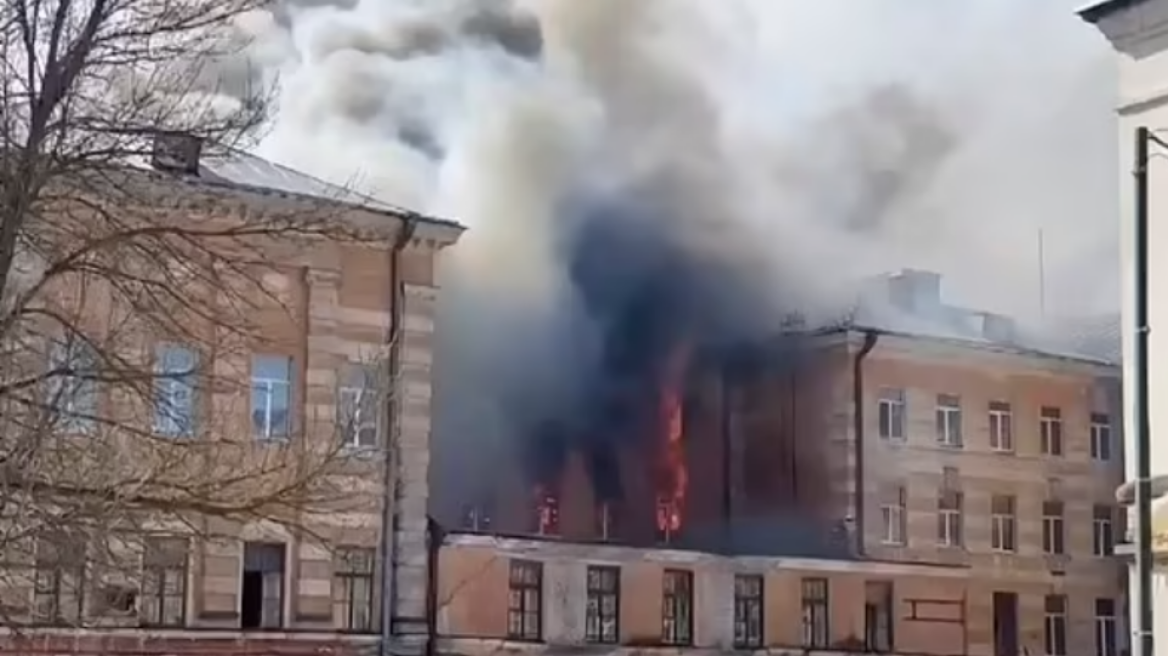 Πόλεμος στην Ουκρανία: Πυρκαγιά σε ρωσική στρατιωτική εγκατάσταση κοντά στα ουκρανικά σύνορα