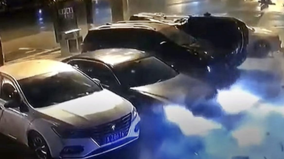 Video: Εκανε ατύχημα, - παρκάρισμα ...