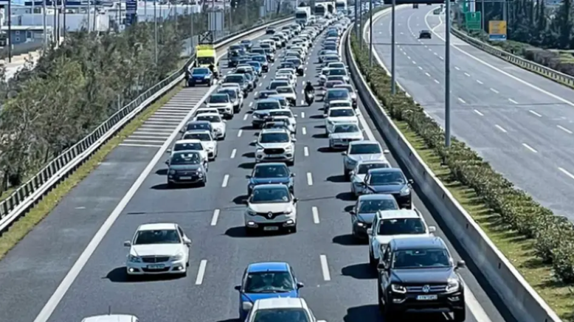 Κίνηση στους δρόμους: Μποτιλιάρισμα και σήμερα στον Κηφισό, δείτε πού υπάρχουν καθυστερήσεις