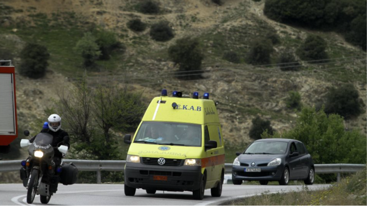 Αυτοκίνητο παρέσυρε ηλικιωμένη γυναίκα στη λεωφόρο Αθηνών, λίγο πριν το Δαφνί 