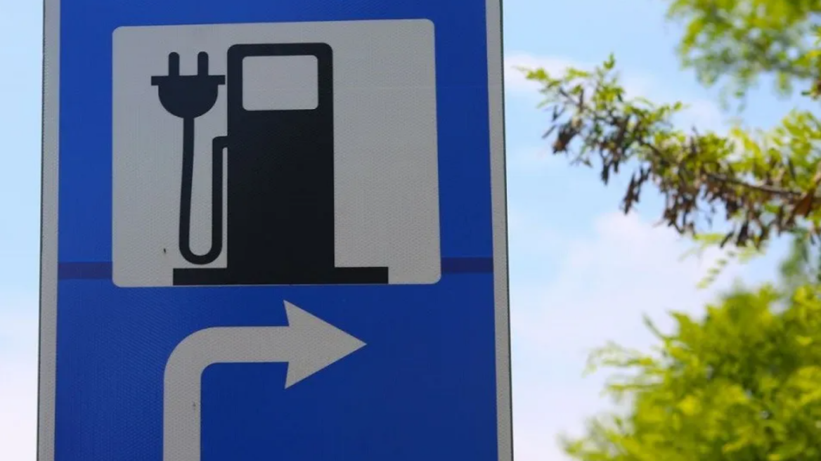 Οριστικό: Τέλος στα αυτοκίνητα βενζίνης-diesel – Πιο φθηνή η ηλεκτροκίνηση