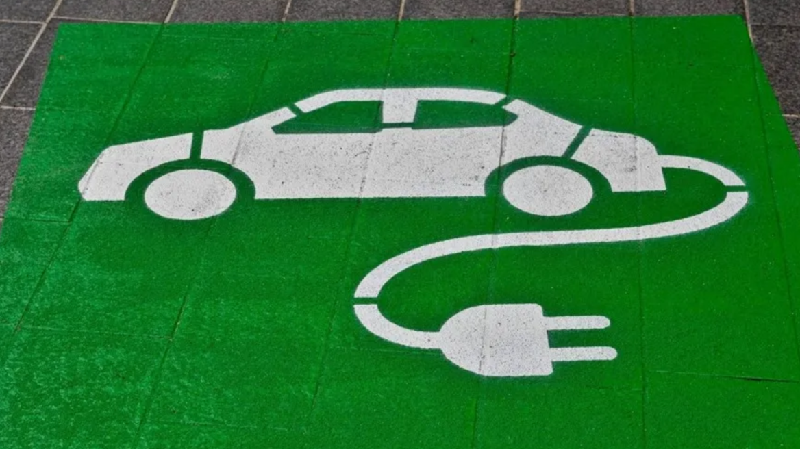 H EE επιμένει στον... θάνατο των diesel και βενζίνης - Τι έρχεται;