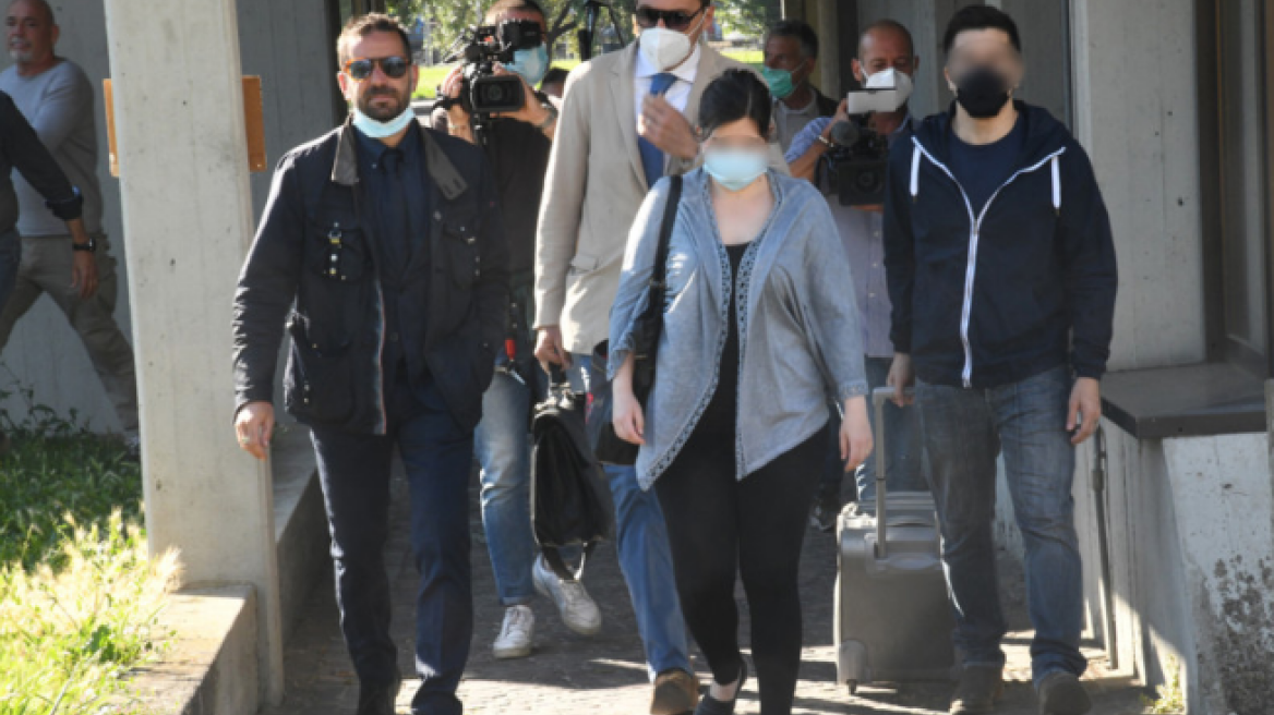 Ιταλία: Σε 6ετή φυλάκιση για σεξουαλική βία σε ανήλικο με τον οποίο έκανε και παιδί καταδικάστηκε 34χρόνη καθηγήτρια