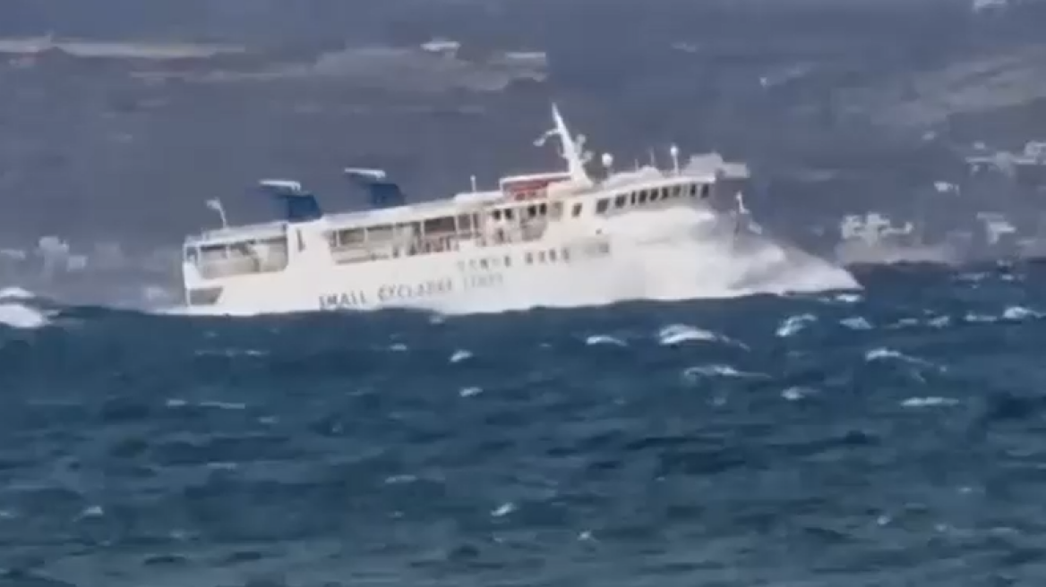 Ο «Σκοπελίτης» παλεύει με τα κύματα ταξιδεύοντας προς Νάξο - Δείτε βίντεο 