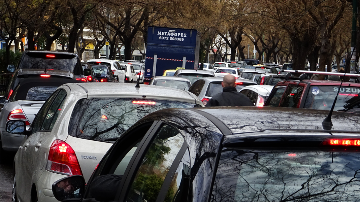 Κίνηση στους δρόμους: Μποτιλιάρισμα τώρα και στα δύο ρεύματα του Κηφισού, δείτε live εικόνα