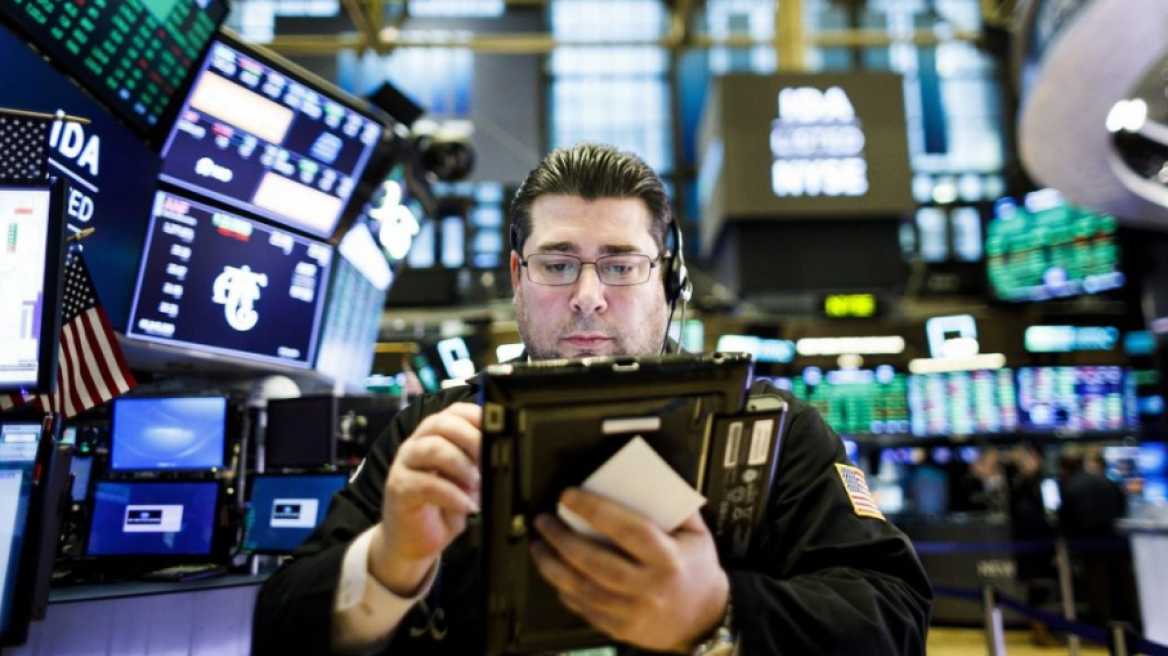 Wall Street: Πιέσεις στους δείκτες - Στάση αναμονής από τους επενδυτές για τα επιτόκια της Fed