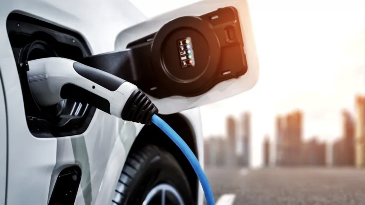 Οριστικό: Πρόστιμο 10.000 ευρώ αν δεν πάρουν ηλεκτρικό αυτοκίνητο