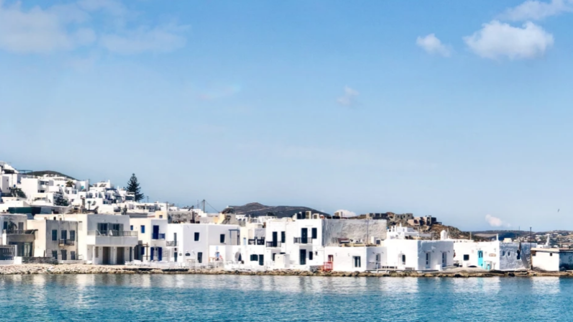 Πάρος: Στα επίπεδα του 2019 η τουριστική κίνηση στο νησί 