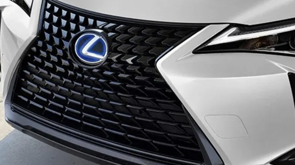 H Lexus έχει θέμα με τον πόλεμο...