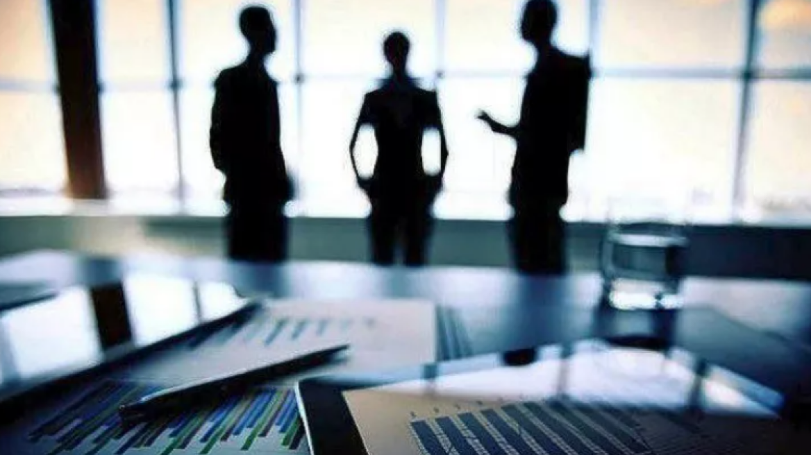 Ποια απαίτηση έχει HR executive από τους υπαλλήλους της όταν λείπουν σε άδεια