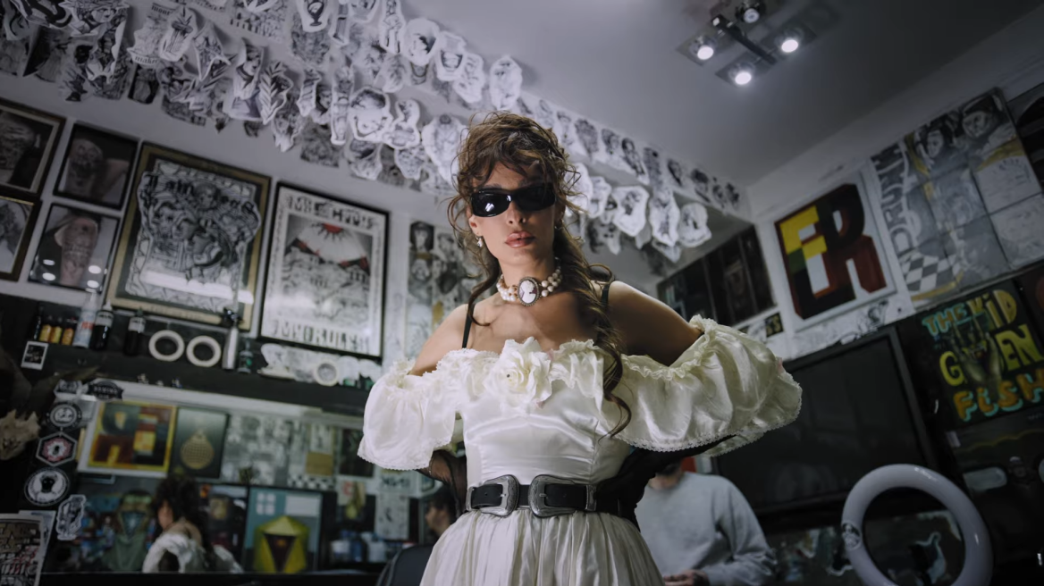 Ελένη Φουρέιρα: Κυκλοφόρησε τo ανατρεπτικό βίντεο κλιπ του «Poli_Ploki»