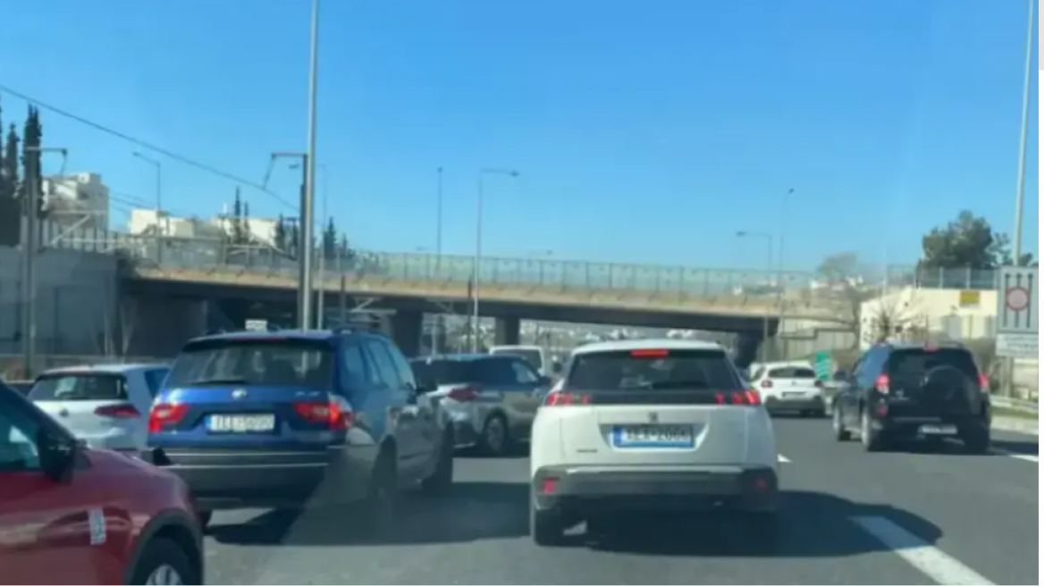 Κίνηση στους δρόμους: Μποτιλιάρισμα στην Αττική Οδό στο ρεύμα προς Ελευσίνα 