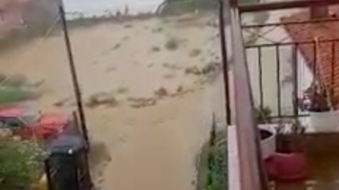 Κακοκαιρία «GENESIS»: Γυναίκα εγκλωβίστηκε από τα ορμητικά νερά στην Καβάλα